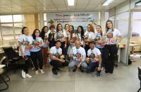 Voluntários da UEPA e FACI e padrinhos na produção dos cataventos