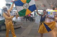 Porta-Bandeira e Mestre-Sala no Aeroporto Internacional de Belém 