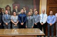 foto dos servidores da SETIN com o novo empossando na antessala da presidência
