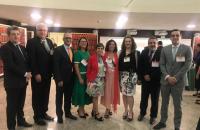 foto com participantes do evento, a presidente do TRT8 e desembargador Walter Paro.