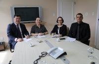 presidente e representantes na mesa