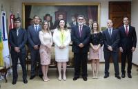 Ministro Corregedor, desembargadora presidente e assessores da CGJT posam para foto na antessala da Presidência do TRT8.