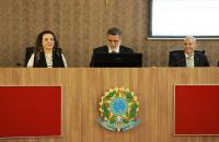 Desembargadora presidente, ministro corregedor da JT e secretario da corregedoria.