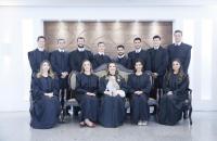 Foto: Sentadas: Presidente do TRT8 tendo ao lado as quatro Juízas do Trabalho. Em pé: os oito Juízes do Trabalho.