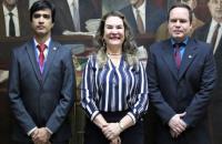 Da esquerda para a direita: O empossado Fábio Abrantes, a Presidente do TRT8 Pastora Leal e outro empossado Vinícius Loyola