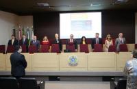 Foto: Mesa de abertura do congresso formado por dez juristas.