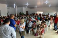 Foto:  Sala de atendimento lotada de pessoas que foram ao mutirão da justiça itinerante.