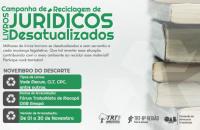 Na foto: Quatro livros empilhados, com informações sobre a campanha sobre um fundo branco.