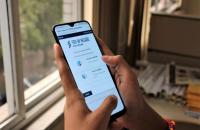 Na foto: celular na página de autenticação para conectar à rede Wi-Fi