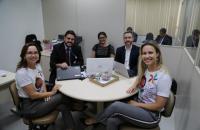 Foto: juíza Roberta conduz conciliação entre a partes no Cejusc.