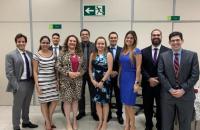 Desembargadora presidente do TRT8 com magistrados do Fórum de Macapá e autoridades locais.