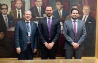 Da esquerda para a direita: Diretor-geral do TRT8, candidato empossado e Rafael Pinheiro, Diretor da SEGEP do TRT8