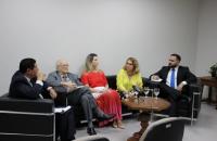 Foto: Bate-papo entre desembargadores e juízes na primeira edição do Café Jurídico da EJUD. 