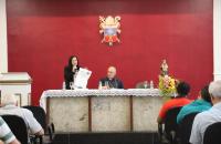 Foto: Na mesa ao lado do arcebispo, desembargadora Zuíla Dutra mostra o cartaz da II Marcha para padres das paroquias de Belém.