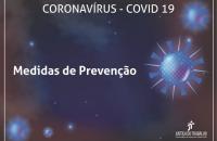 Arte: Fundo azul , título com o nome do vírus em branco e à direita imagem do vírus. 