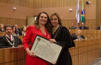 Foto: Desembargadora presidente Pastora Leal recebe Grande Colar das mãos da presidente do TRT 15