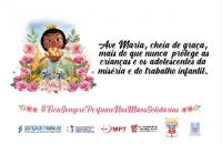 Arte: Fundo branco, imagem de Maria Menina rodeada de rosas e uma cesta de pães nas mãos. Ao lado da imagem a súplica deste ano,