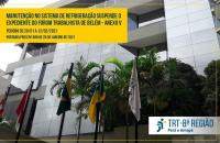 Arte em tons amarelos com foto de fundo da fachada do Tribunal
