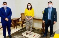 Presidente do TRT8 ao centro, com os representantes da Defensoria  do estado Pará