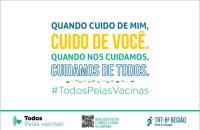 Arte: Fundo branco e ao centro o slogan da campanha e a hastag #TodosPelasVacinas