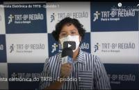 adolescente aprendiz segurando microfone em um dos quadros do programa 