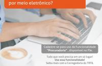 Ilustração de mãos sobre teclado de computador em fundo branco e no alto à esquerda tarja laranja com pergunta.