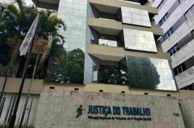 #ParaTodosVerem: Foto em ambiente aberto mostrando a fachada do TRT-8.