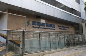 #ParaTodosVerem: Foto em espaço aberto da fachada do TRT-8.